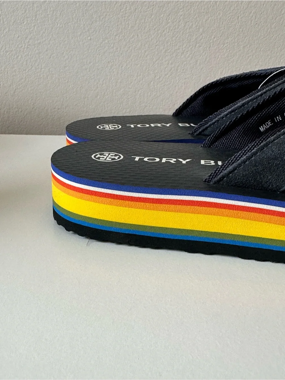Tory Burch Women’s Flatform Suede Thong Sandals Rainbow Stripe Platform 6M New